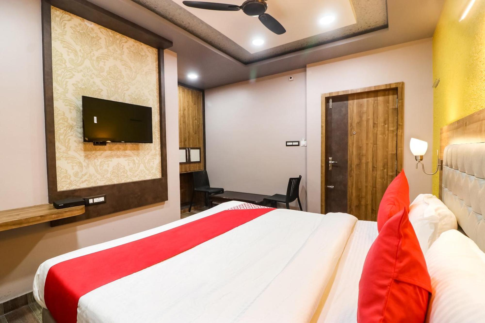 Super Hotel O Padma Manor Brahmapur Exteriör bild